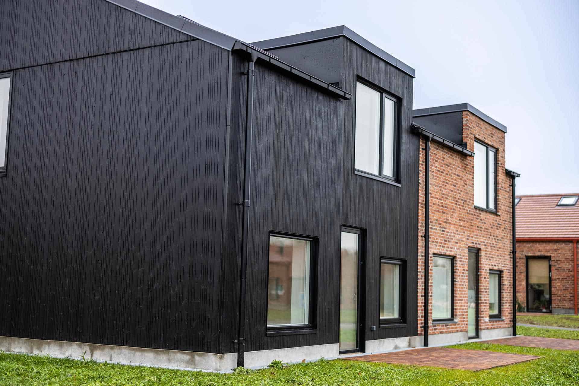JTN BYG, parcelhus med ny sort træfacade i Storkøbenhavn